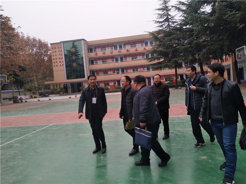 市教育局考核组到我校验收法治示范校创建工作