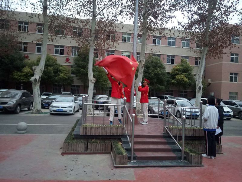 第十九周国旗下的演讲  二(7)班安静