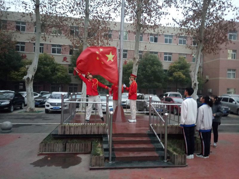 第二十二周国旗下的演讲 二(8)班 卜景华