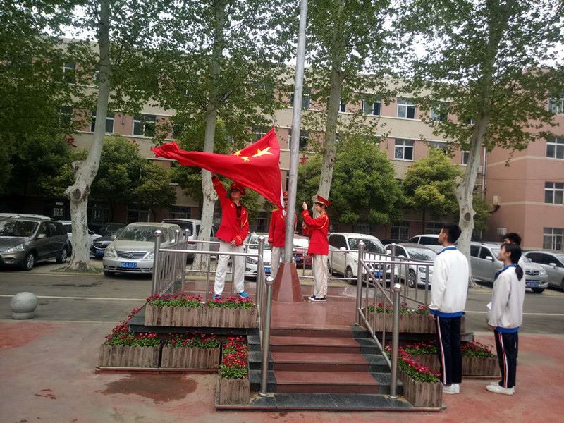 第七周国旗下的演讲   三（5）班   胡兴森