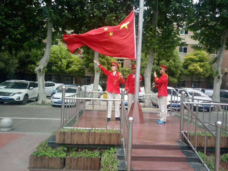 第十三周国旗下的演讲  三（8）班  郑双迪