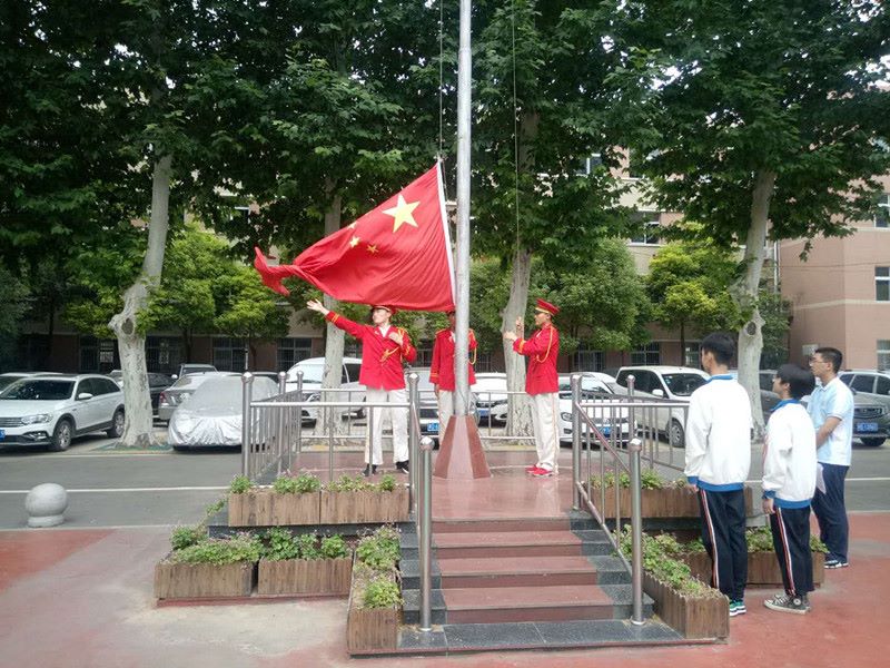 第十六周国旗下的演讲 一（5）班 郝文鑫
