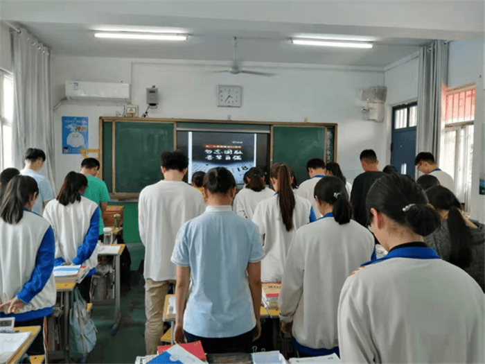平顶山市第三高级中学举行“九一八”特别团日系列活动——勿忘国耻，吾辈自强