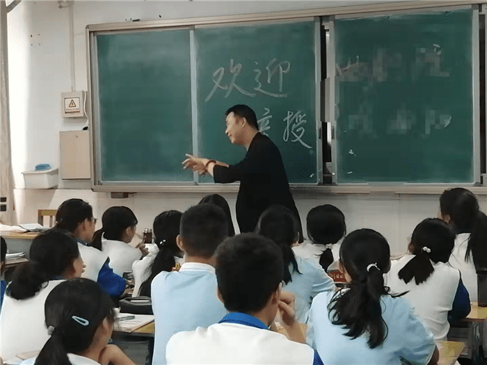 戏曲进校园，传承在身边  市三高开展“戏曲进校园”活动
