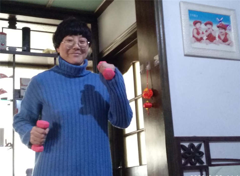 市三高体育组发挥学科优势，倡导居家锻炼