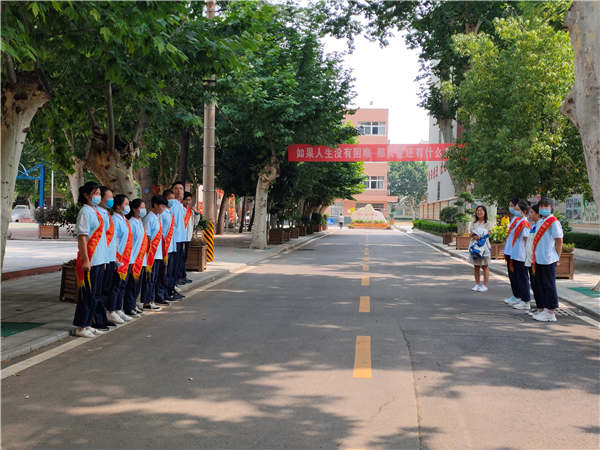 凝聚家校合力  助力学生成长  ——市三高召开高一年级家