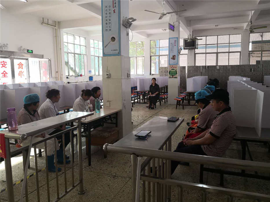 市三高膳食科召开安全会议