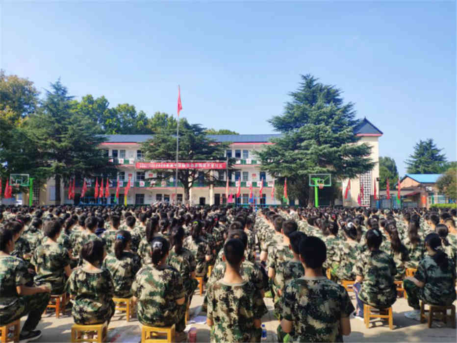2020级高一新生举行军训开营仪式