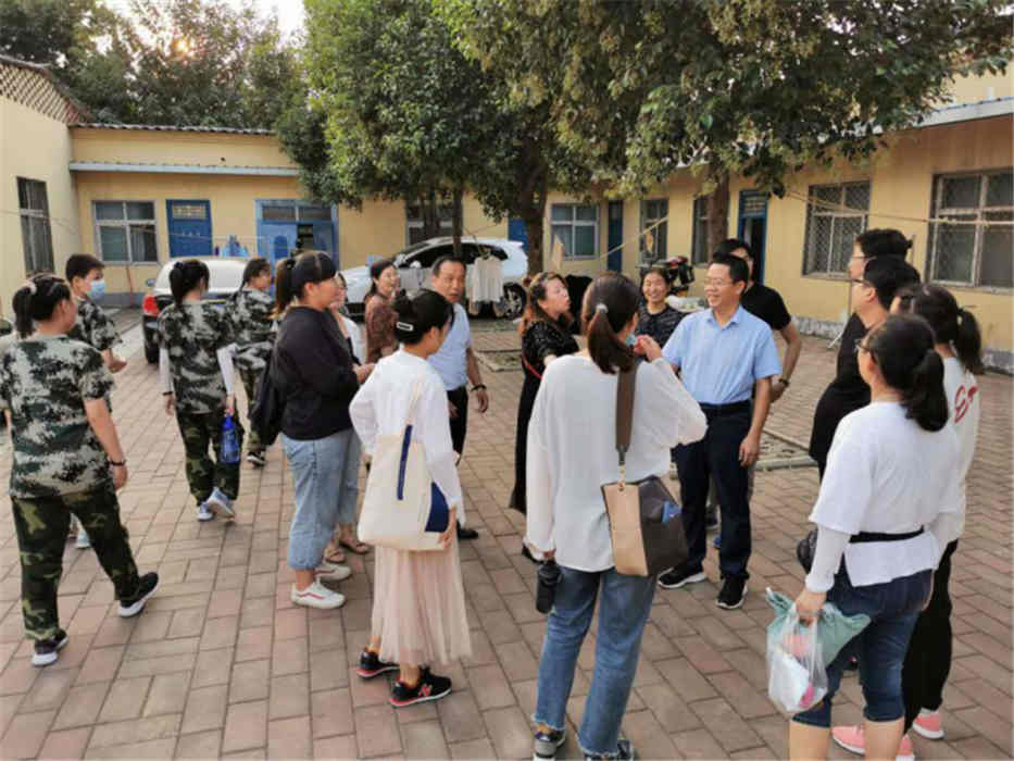 军训慰问情意浓--校领导看望2020级军训师生