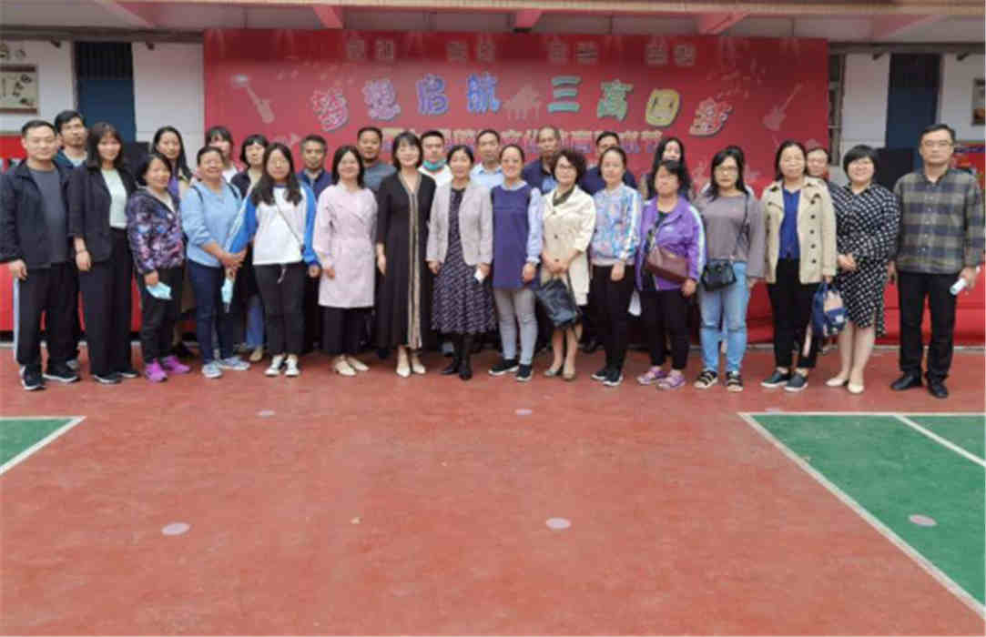 增强智慧化教学工作交流，促进学校教育信息化新发展——平顶山市二高来我校学习交流智慧化教学工作