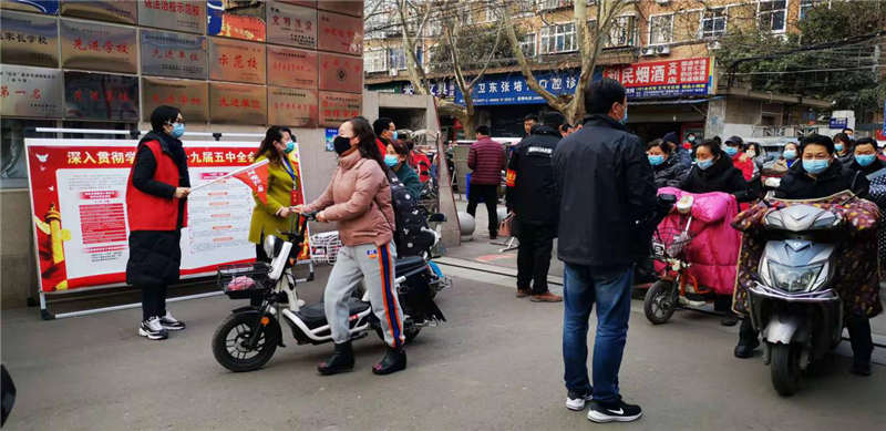 我校党员突击队用行动彰显先锋作用