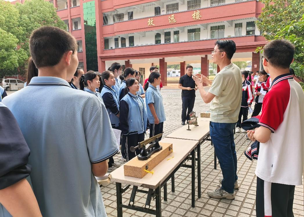 触摸匠心 对话文明——市三高历史社团开展“跨越千年的对话”主题活动