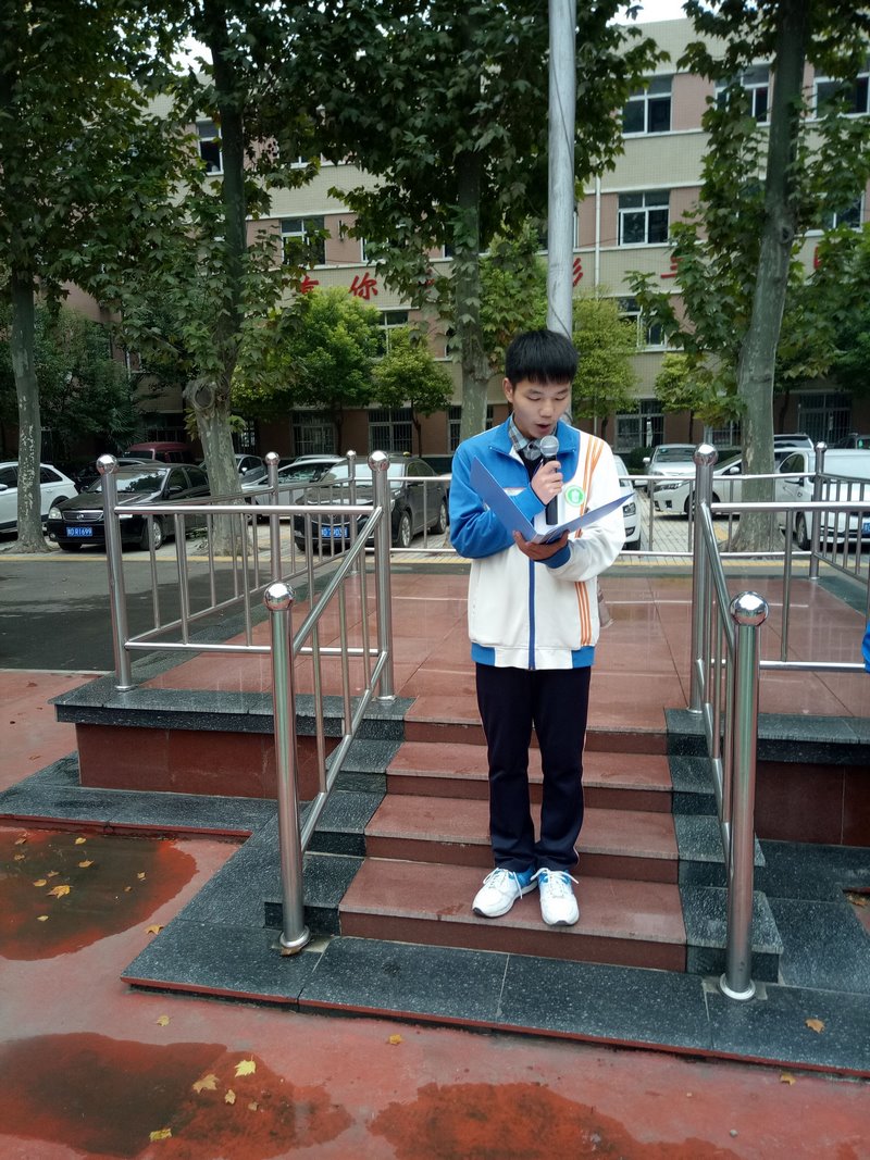第九周国旗下的演讲三（5）班 李康源