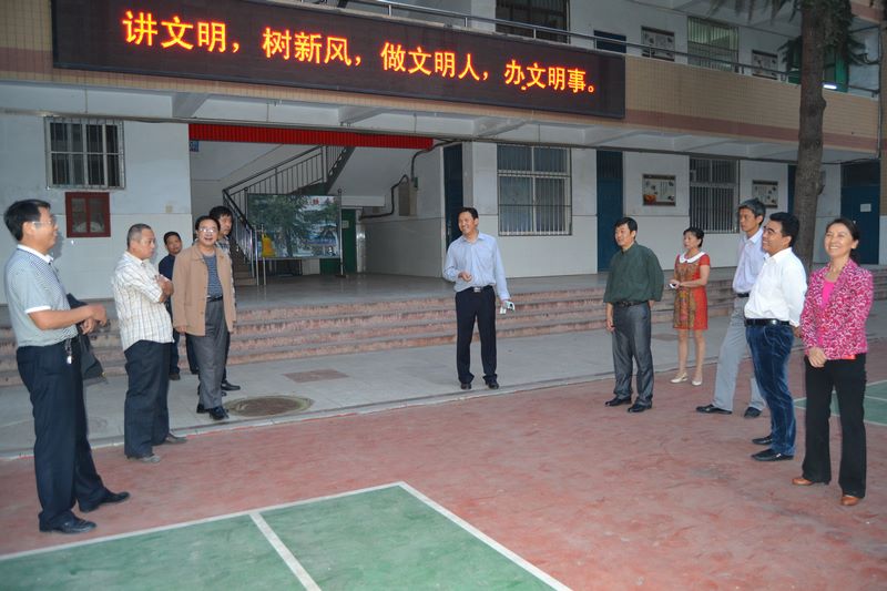 加强安全防范  保证校园安全
