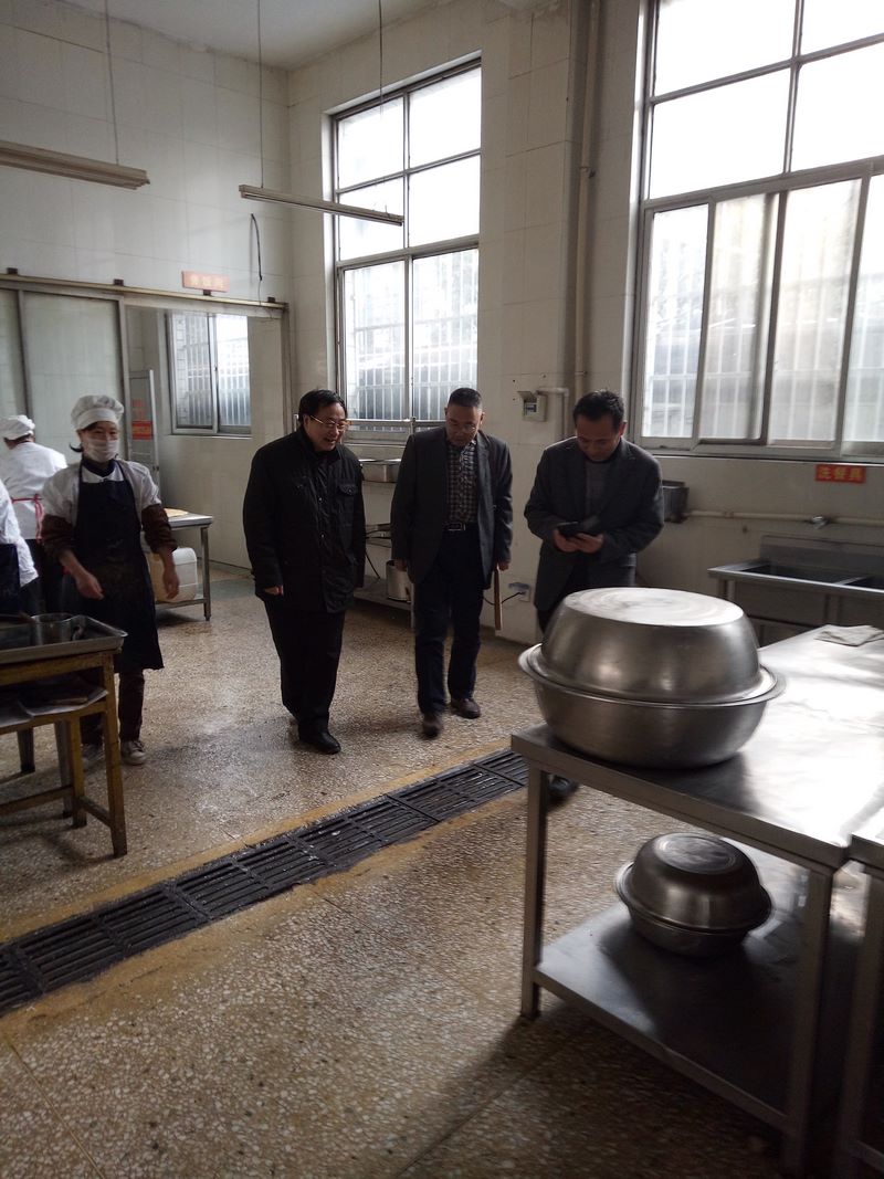 我校开展食堂食品安全检查