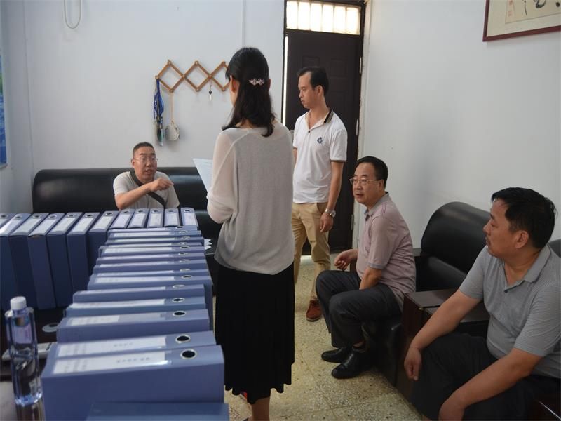 市教育局食堂委托经营工作综合考评小组莅临我校进行评估检查