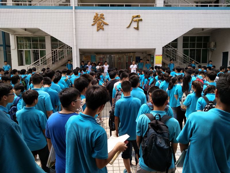 我校政教处严加管理确保期末考试顺利进行