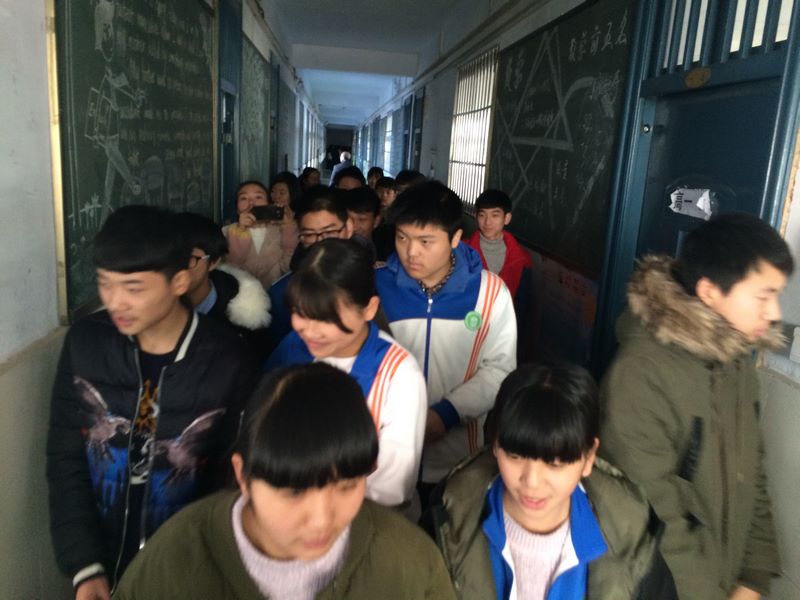 市三高组织开学安全疏散演练