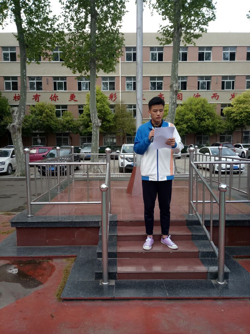 第十三周国旗下的演讲高二（6）班张钰奇