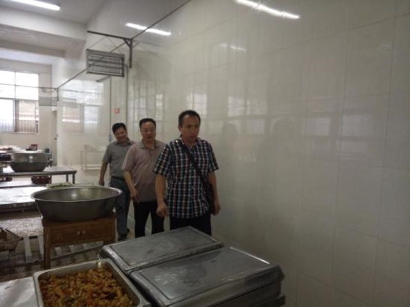 我校迎接市教育局学校卫生工作专项检查
