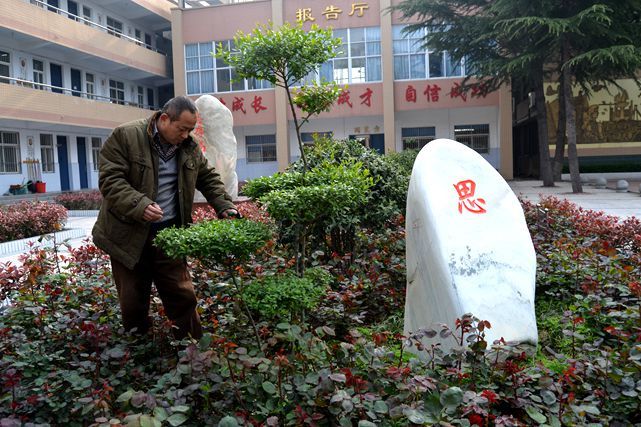 校园剪影——“老花工”王运成