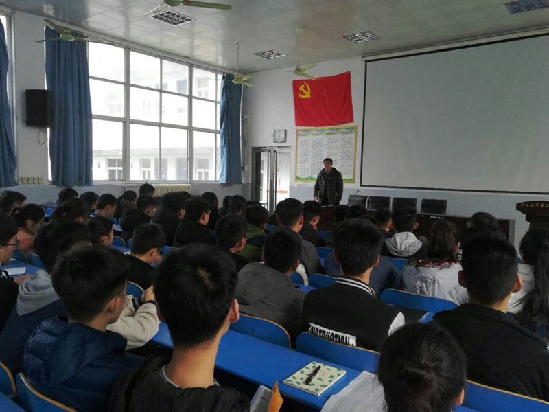 我校召开部分学生座谈会